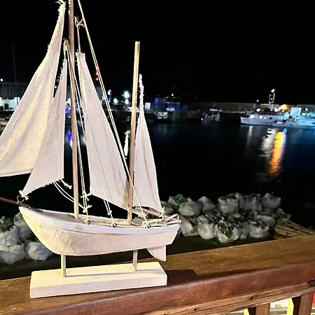 Sail Loft Lookout - Modern Harbourside With Character Features - 101 Apartment *